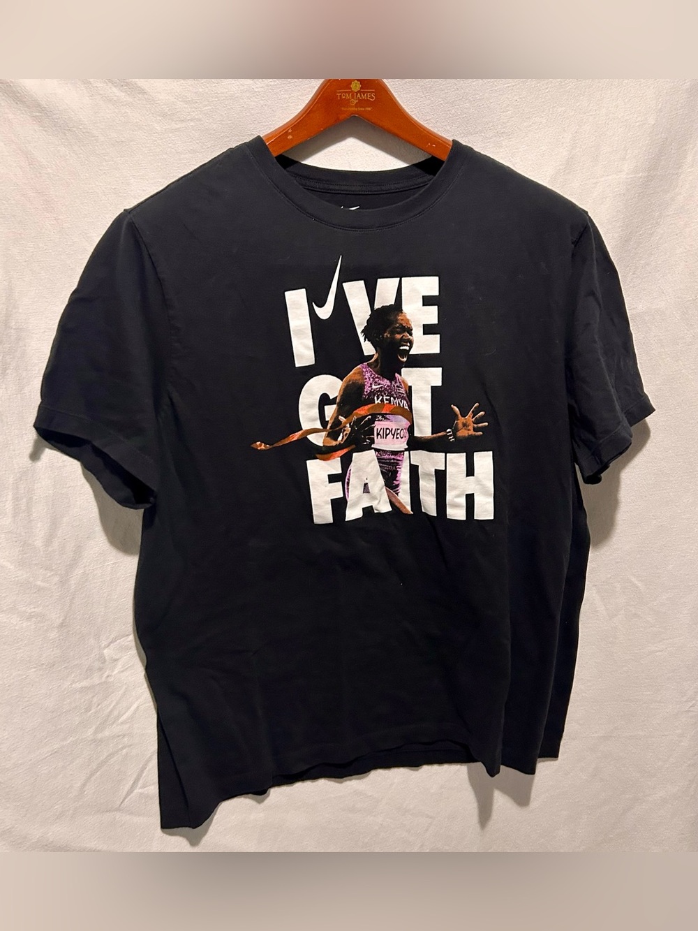 Nike I’ve Got Faith Faith Kipyegon Breaking 4 Graphic T-Shirt Black Men’s XL